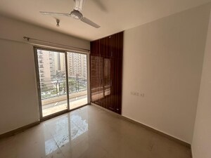 Room in 2 BHK Apartment at Nirala Estate, Tech Zone 4 Greater Noida – for Rent