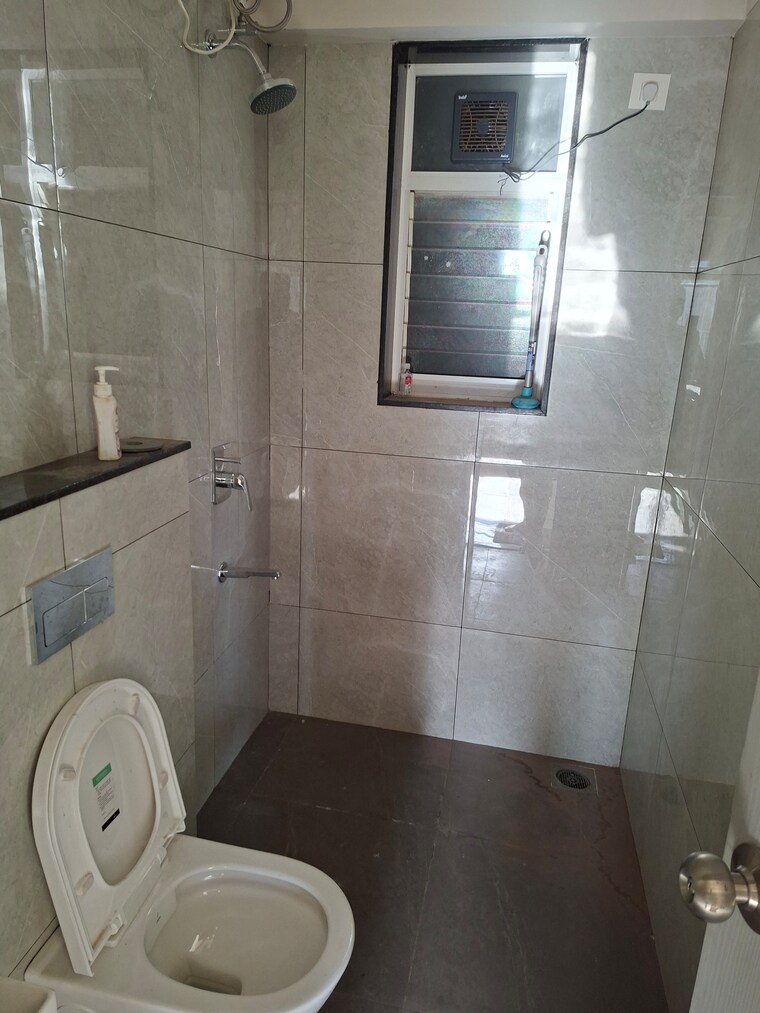 Bathroom, tardeo 2 Bedroom 580 Sq.Ft. Apartment In Tardeo Mumbai 10404620