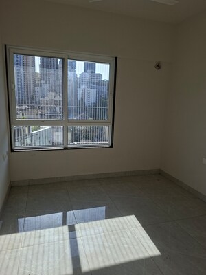 Room in 2 BHK Apartment at Tardeo – for Rent