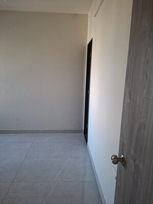 Room in 2 BHK Apartment at Tardeo – for Rent