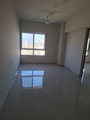 Room in 2 BHK Apartment at Tardeo – for Rent