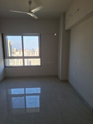 Room in 2 BHK Apartment at Tardeo – for Rent