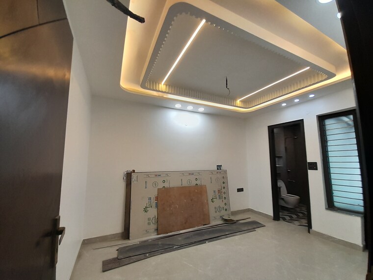 Room, bptp-district 3 Bedroom 250 Sq.Ft. Builder Floor In Sector 81 Faridabad 10404624