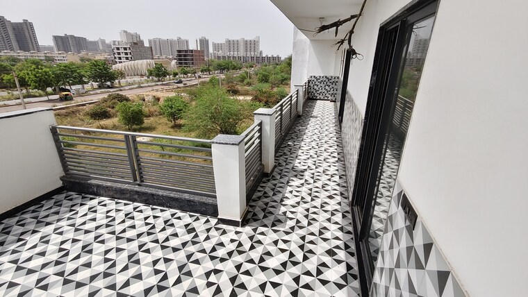 Balcony, tdi-the-retreat 4 Bedroom 500 Sq.Yd. Builder Floor In Sector 89 Faridabad 10404626