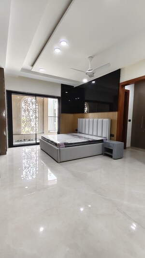 Room in 4 BHK Builder Floor at TDI The Retreat, Sector 89 – for Sale