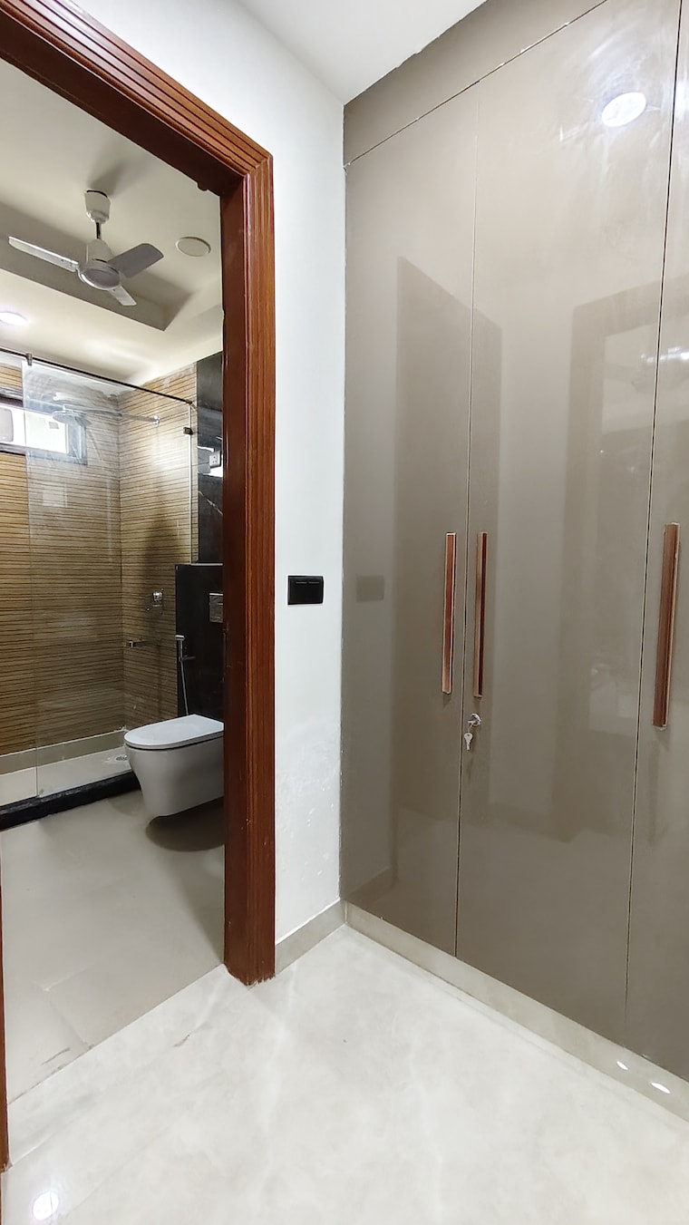Bathroom, tdi-the-retreat 4 Bedroom 500 Sq.Yd. Builder Floor In Sector 89 Faridabad 10404626