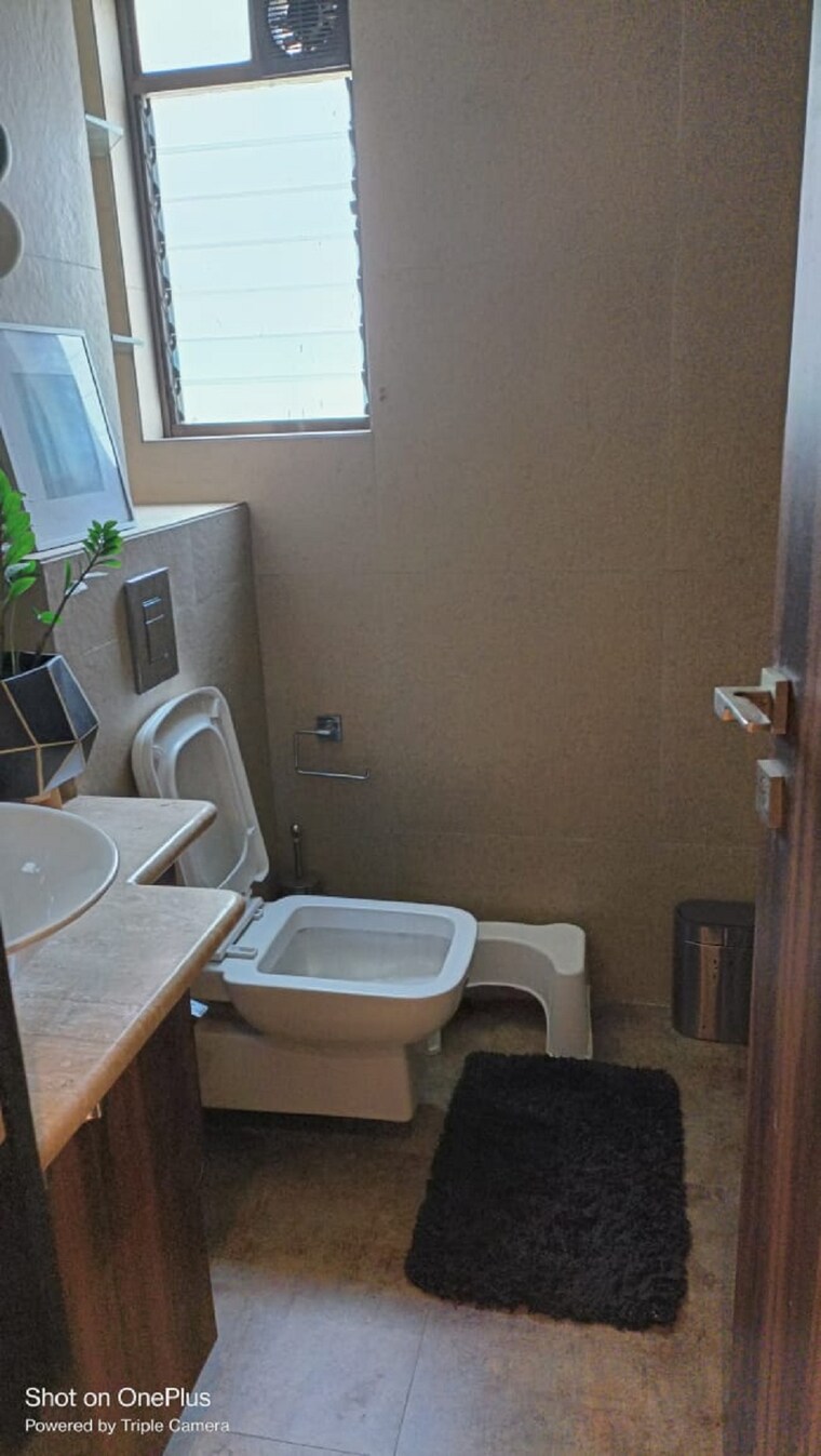 Bathroom, bandra west 1 Bedroom 500 Sq.Ft. Apartment In Bandra West Mumbai 10404646