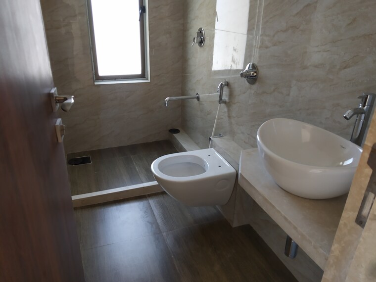 Bathroom, veera desai industrial estate 2 Bedroom 850 Sq.Ft. Apartment In Veera Desai Industrial Estate Mumbai 10404650