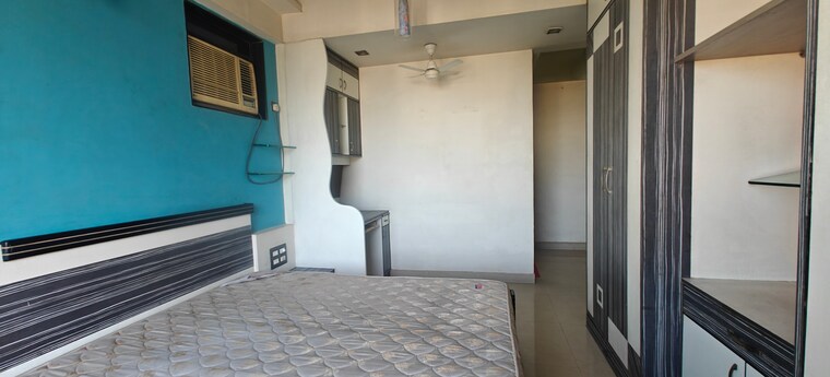 Team Area, lake-pleasant 3 Bedroom 1500 Sq.Ft. Apartment In Powai Mumbai 10404710