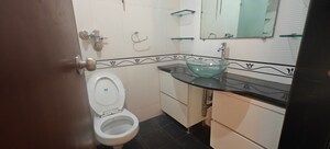 Team Area in 3 BHK Apartment at Lake Pleasant, Powai – for Rent