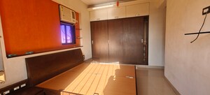 Room in 3 BHK Apartment at Lake Pleasant, Powai – for Rent
