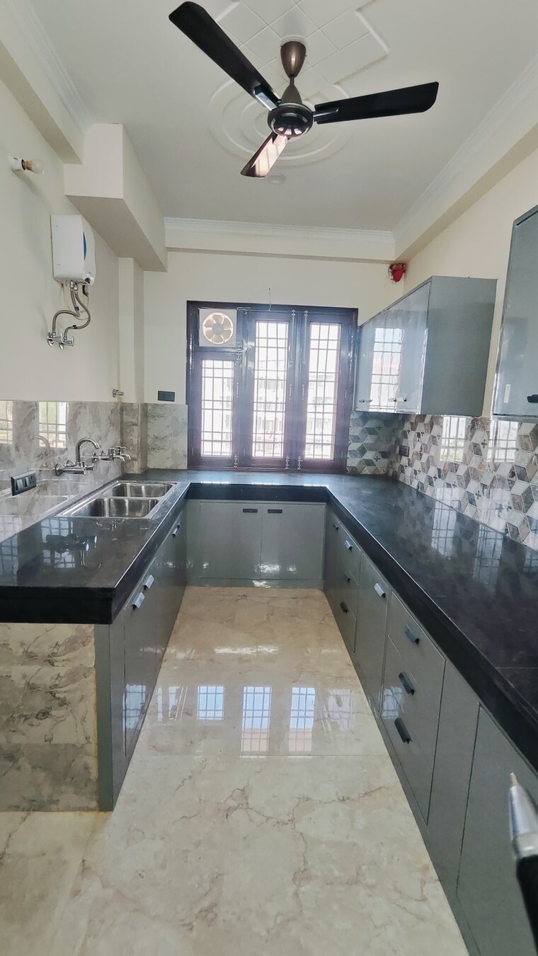 Kitchen, smart-world-orchard 2.5 Bedroom 1200 Sq.Ft. Builder Floor In Sector 61 Gurgaon 10404758