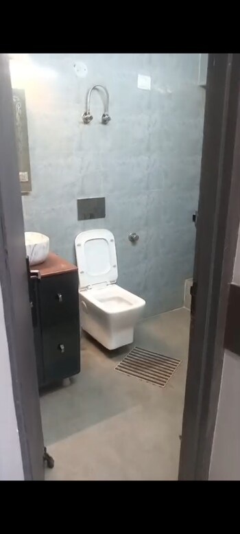 2.5 BHK Flat for Sale in Sector 28, Noida