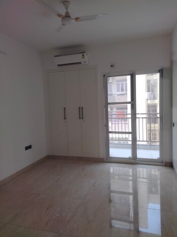 3 BHK Flat for Sale in Sector 5 Wave City, Ghaziabad