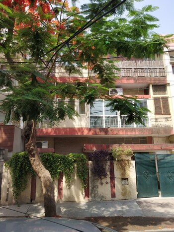 6+ BHK House for Sale in Defence Colony, Delhi