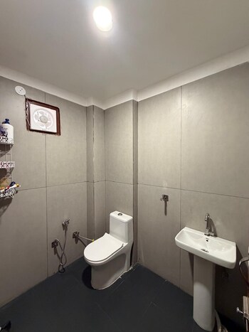 4 BHK Builder Floor for Rent in Dwarka Mor, Delhi