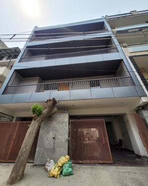 3 BHK Builder Floor For Sale in Richlook Platinum Floors, Sector 42
