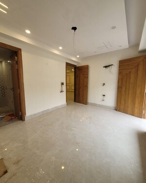 Room in 3 BHK Builder Floor at Richlook Platinum Floors, Sector 42 – for Sale