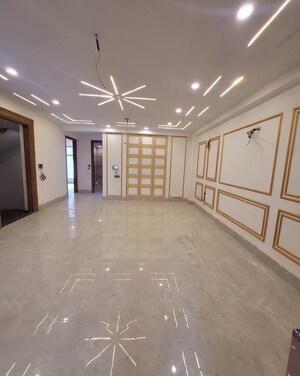 Room in 3 BHK Builder Floor at Richlook Platinum Floors, Sector 42 – for Sale