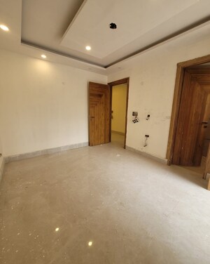 Room in 3 BHK Builder Floor at Richlook Platinum Floors, Sector 42 – for Sale