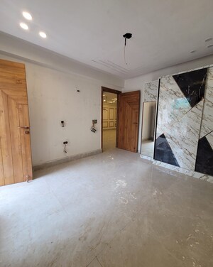 Room in 3 BHK Builder Floor at Richlook Platinum Floors, Sector 42 – for Sale