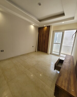 Room in 3 BHK Builder Floor at Green Fields Colony – for Sale