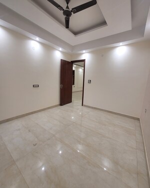 Furnished Amenities in 3 BHK Builder Floor at Green Fields Colony – for Sale