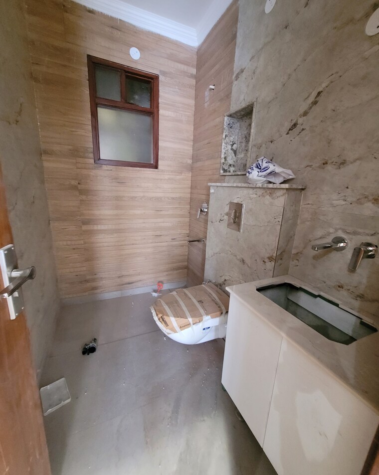 Bathroom, green fields colony 3 Bedroom 1850 Sq.Ft. Builder Floor In Green Fields Colony Faridabad 10413495