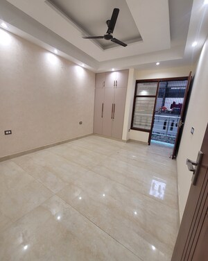 Room in 3 BHK Builder Floor at Green Fields Colony – for Sale
