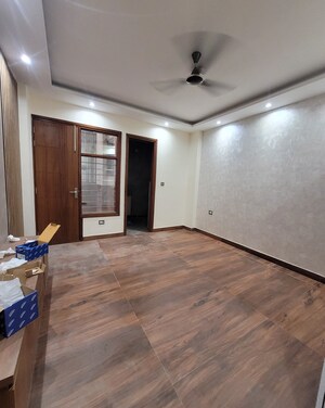 Furnished Amenities in 3 BHK Builder Floor at Green Fields Colony – for Sale