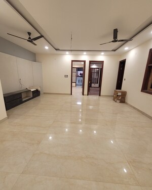 Room in 3 BHK Builder Floor at Green Fields Colony – for Sale