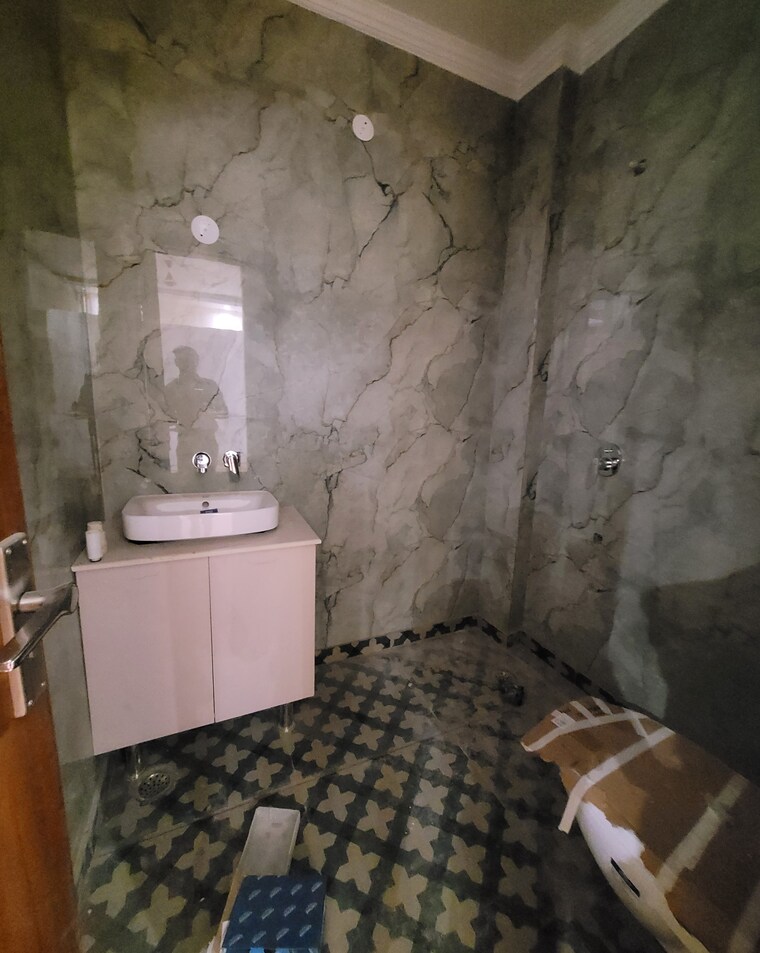 Bathroom, green fields colony 3 Bedroom 1850 Sq.Ft. Builder Floor In Green Fields Colony Faridabad 10413495