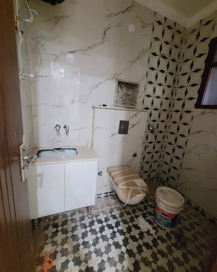 Bathroom, green fields colony 3 Bedroom 1850 Sq.Ft. Builder Floor In Green Fields Colony Faridabad 10413495