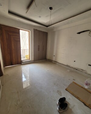 Room in 3 BHK Builder Floor at Green Fields Colony – for Sale