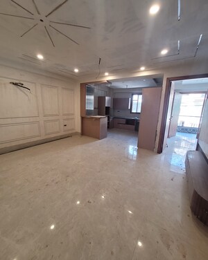 Room in 3 BHK Builder Floor at Green Fields Colony – for Sale