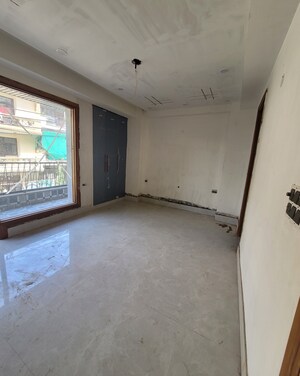 Room in 3 BHK Builder Floor at Green Fields Colony – for Sale
