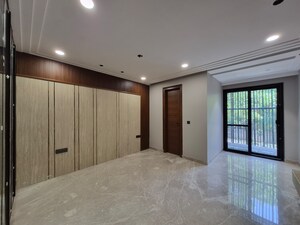 Room in 3 BHK Builder Floor at South City 1 – for Sale