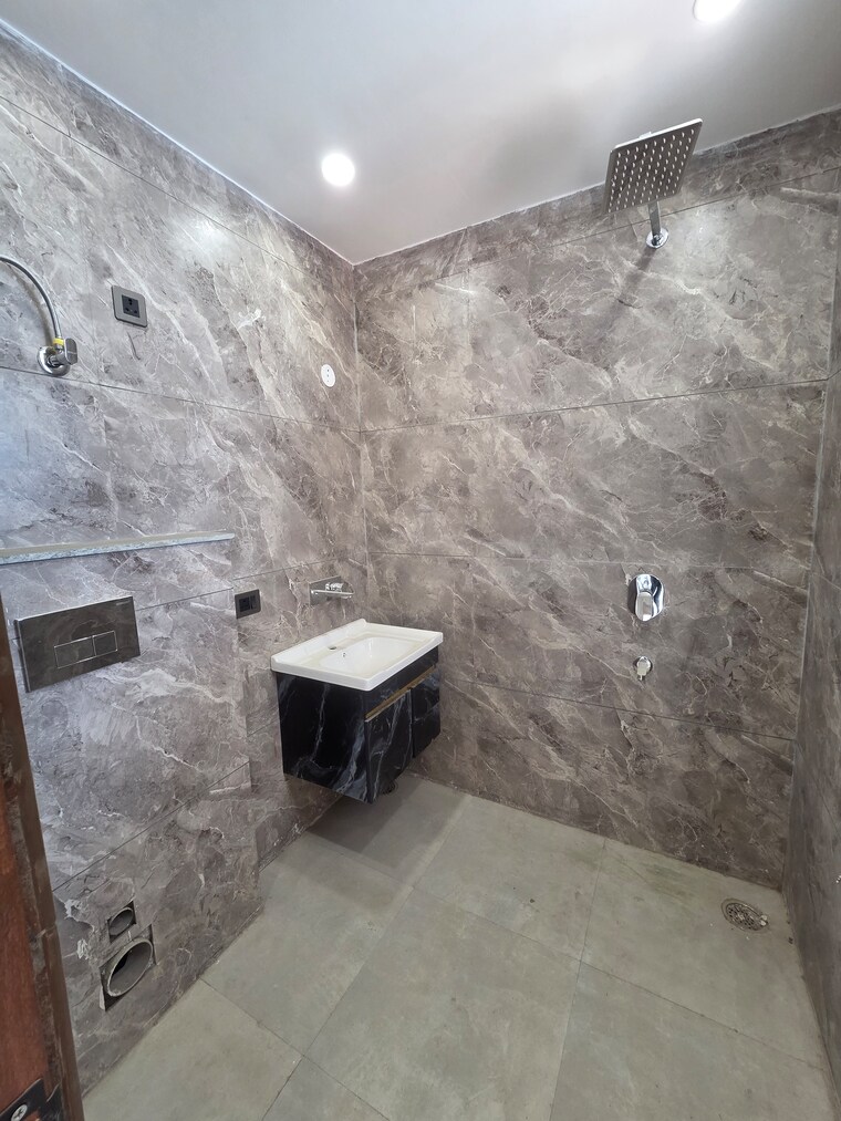 Bathroom, puri-kohinoor 3 Bedroom 1360 Sq.Ft. Builder Floor In Sector 89 Faridabad 10414759