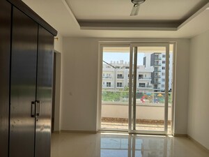 Room in 3 BHK Apartment at Omaxe Lake, North Mullanpur – for Rent
