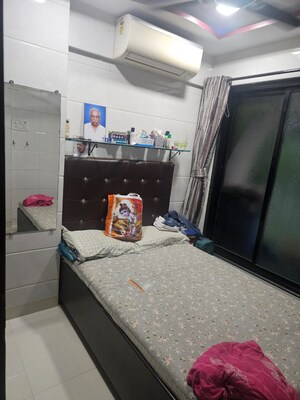 Room in 2.5 BHK Apartment at Vakola – for Rent