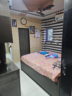 Bedroom in 2.5 BHK Apartment at Vakola – for Rent