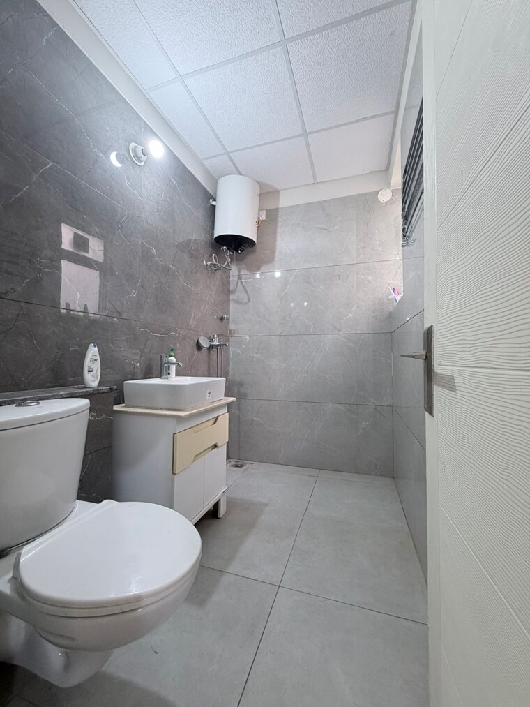 Bathroom, trishla-city 2 Bedroom 1650 Sq.Ft. Apartment In Patiala Road Zirakpur 10414863