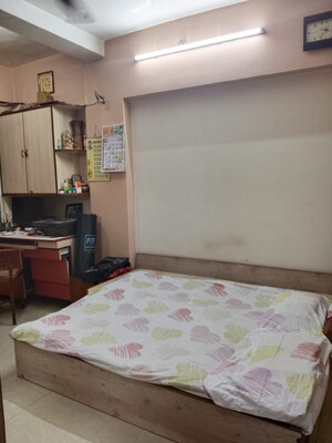 Bedroom in 2 BHK Apartment at Padmavati Palace, Vile Parle East – for Rent