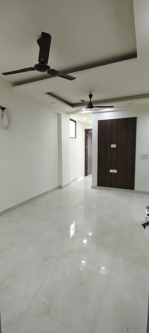 Room in 2 BHK Apartment at Supertech Livingston, Sain Vihar – for Rent