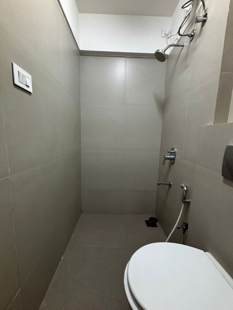 Bathroom, je-and-vee-om-trimurti 2 Bedroom 645 Sq.Ft. Apartment In Malad East Mumbai 10415007