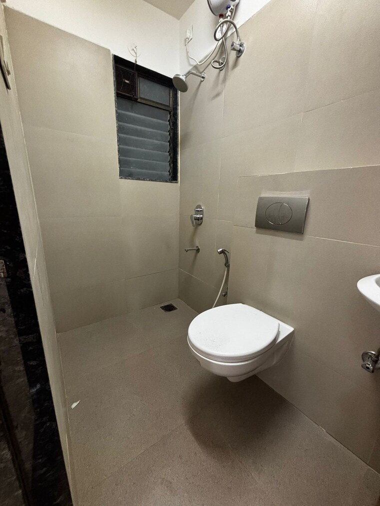 Bathroom, je-and-vee-om-trimurti 2 Bedroom 645 Sq.Ft. Apartment In Malad East Mumbai 10415007