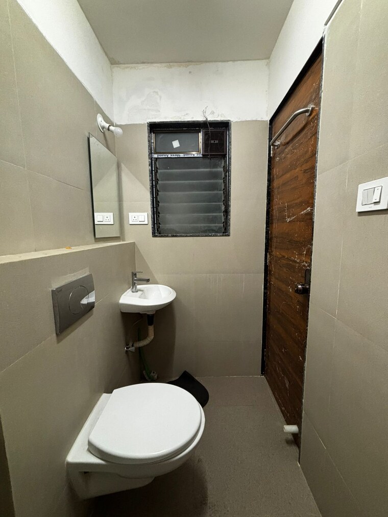 Bathroom, je-and-vee-om-trimurti 2 Bedroom 645 Sq.Ft. Apartment In Malad East Mumbai 10415007