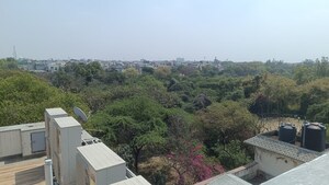 Plot Area in 4 BHK Builder Floor at Safdarjung Enclave – for Sale