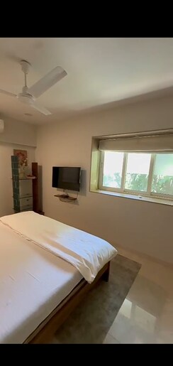 2 BHK + Servant Room Apartment For Sale in Lands End