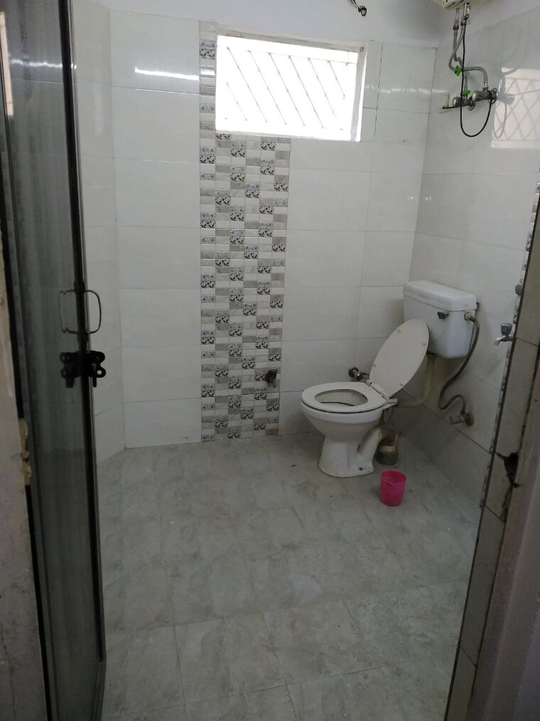 Bathroom, amar colony 1.5 Bedroom 787 Sq.Ft. Builder Floor In Amar Colony Delhi 10415025